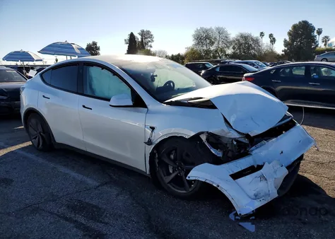2026 Tesla Model Y z USA, uszkodzony, nr VIN 7SAYGDED2TF389119